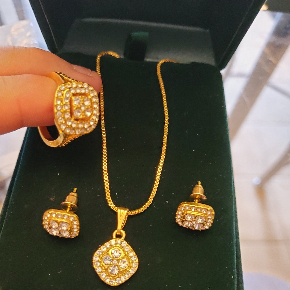 3 pc q8 kt gold plated with cz
